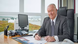 BHB and Dähne Verlag recognize Meffert AG’s expansion strategy: DIY-Lifetime-Award 2025 goes to paint industry leader Klaus Meffert