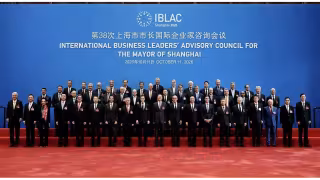 Global CEOs urge Shanghai to scale AI across services and industry