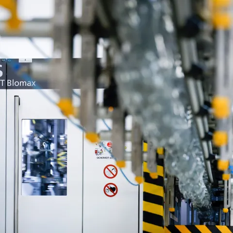 Coca-Cola Knetzgau Sets New Energy Efficiency Standards with InnoPET Blomax V Installation