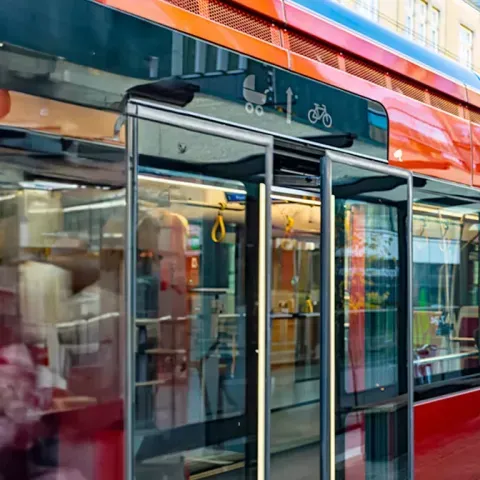 Transforming Urban Transport: The Benefits of Digital Signage as a Service