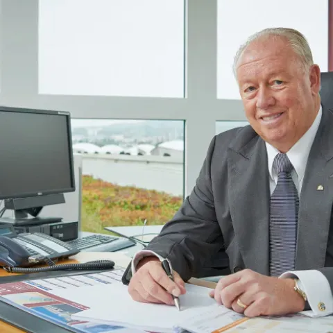 BHB and Dähne Verlag recognize Meffert AG’s expansion strategy: DIY-Lifetime-Award 2025 goes to paint industry leader Klaus Meffert